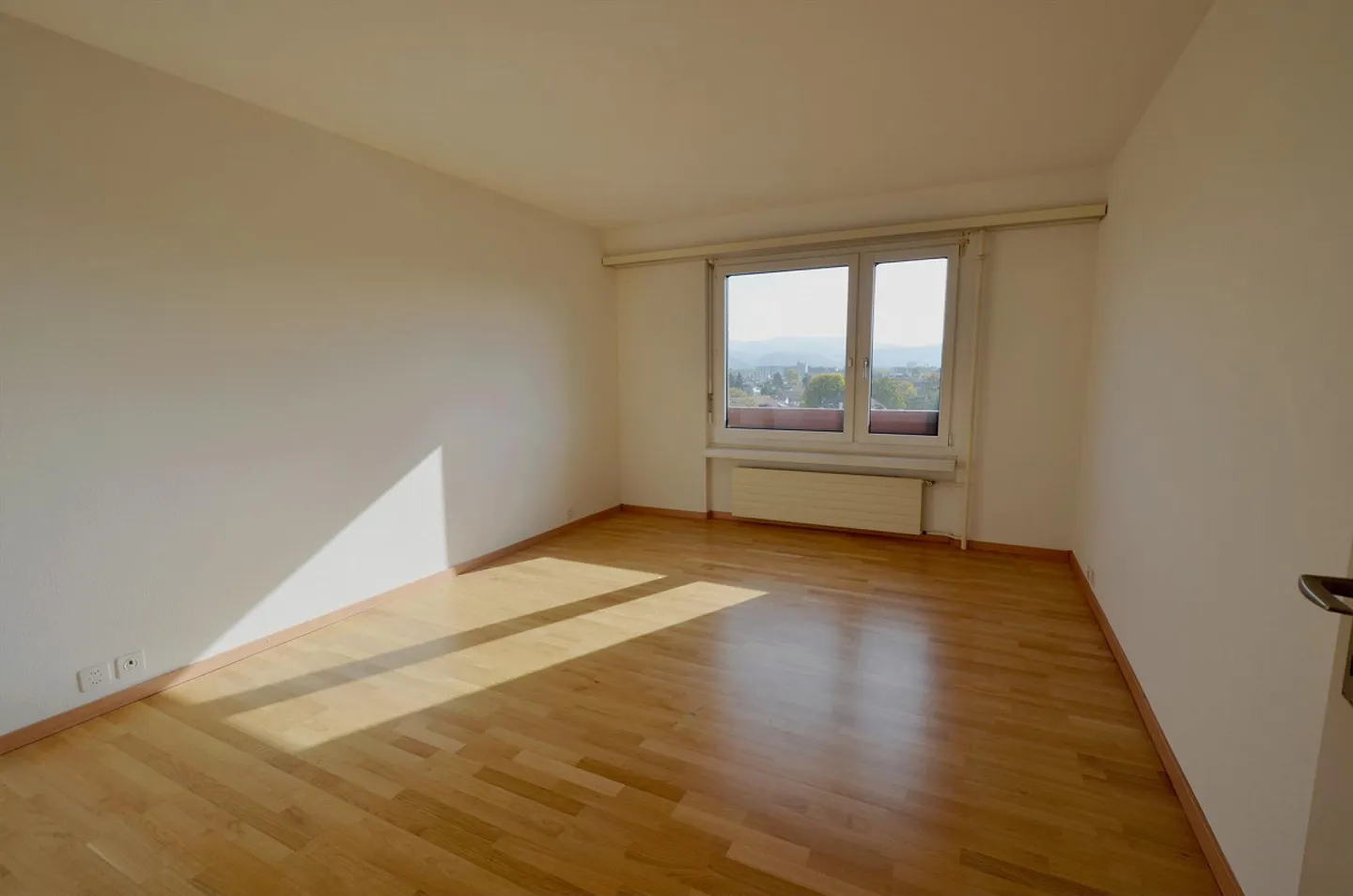 Generous Living with a View – 5-Room Apartment Above the Birstal - Photo 8 of 13