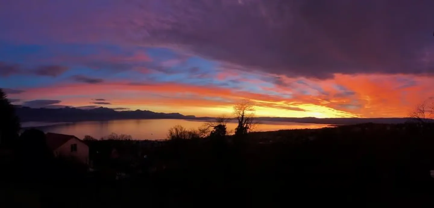 Villa Élégante avec Vue Lac - Photo 2 sur 4