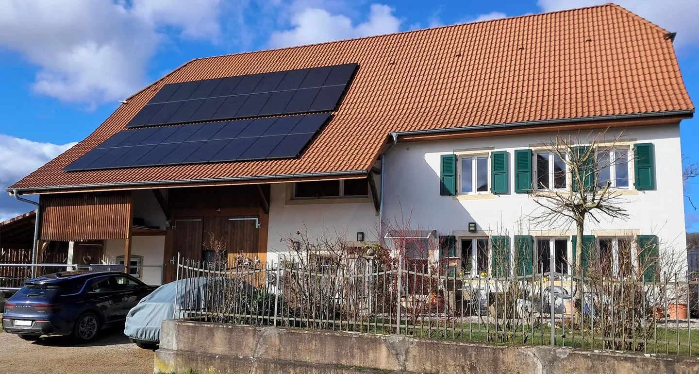 Renovated farmhouse with horse boxes, sand area and pasture - Photo 2 of 15