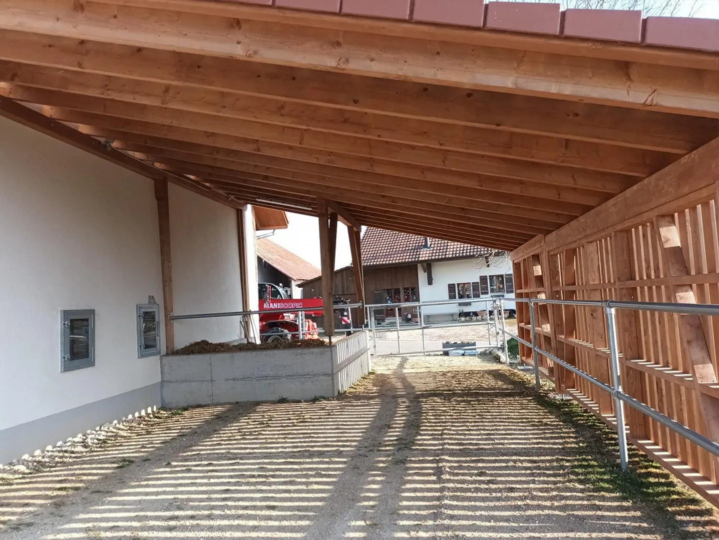 Renovated farmhouse with horse boxes, sand area and pasture - Photo 5 of 15