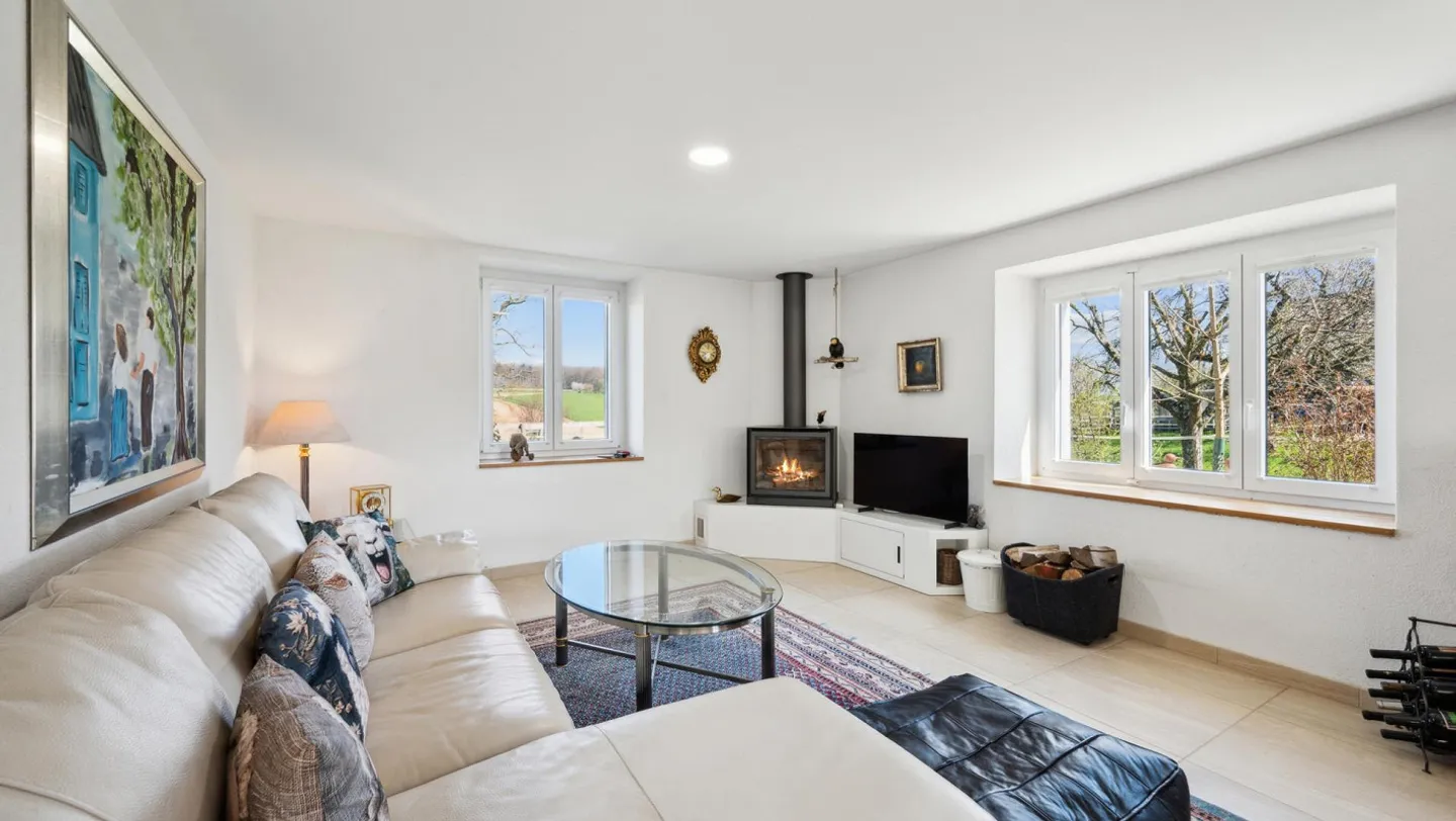 Renovated farmhouse with horse boxes, sand area and pasture - Photo 8 of 15