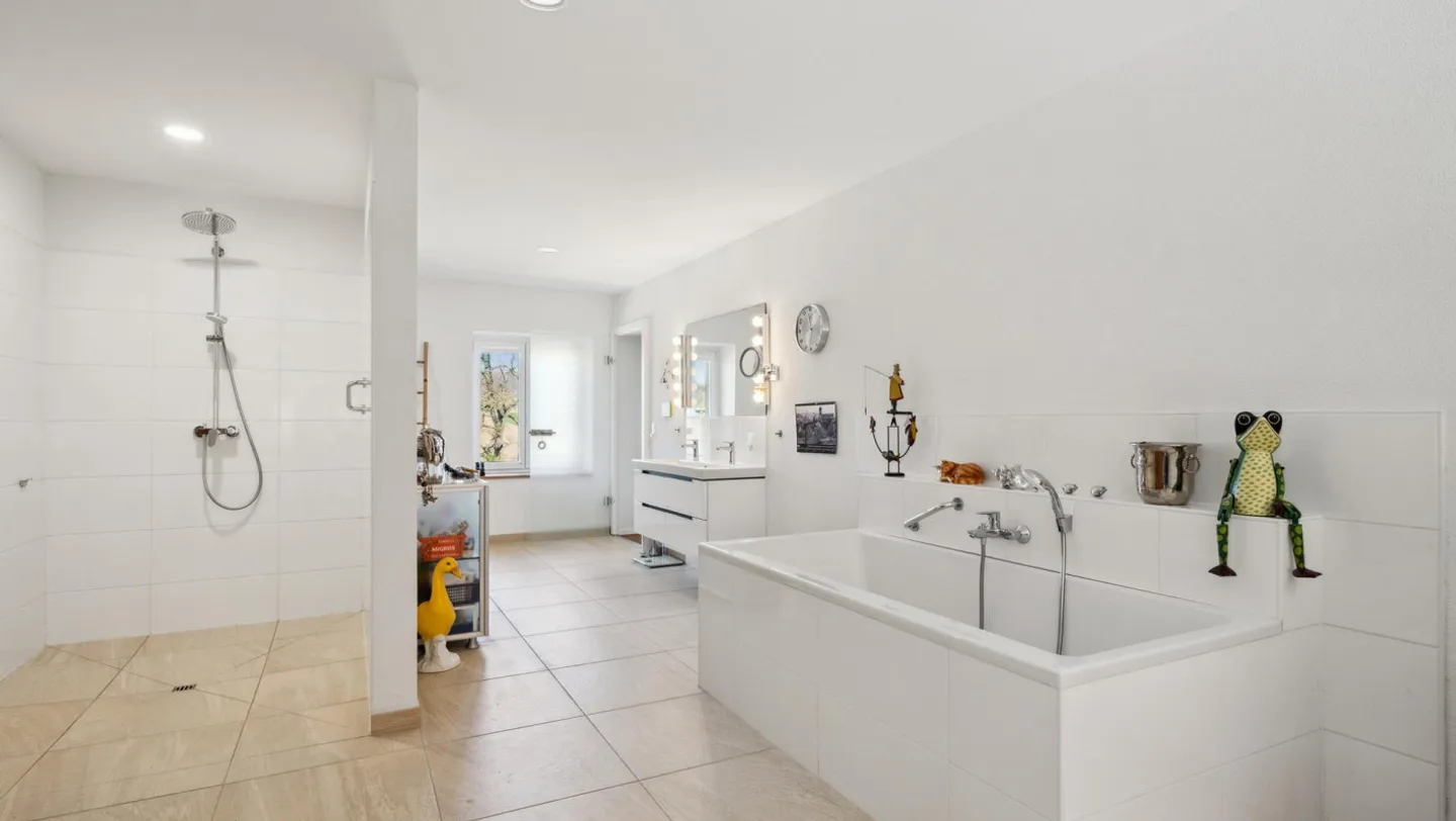 Renovated farmhouse with horse boxes, sand area and pasture - Photo 9 of 15