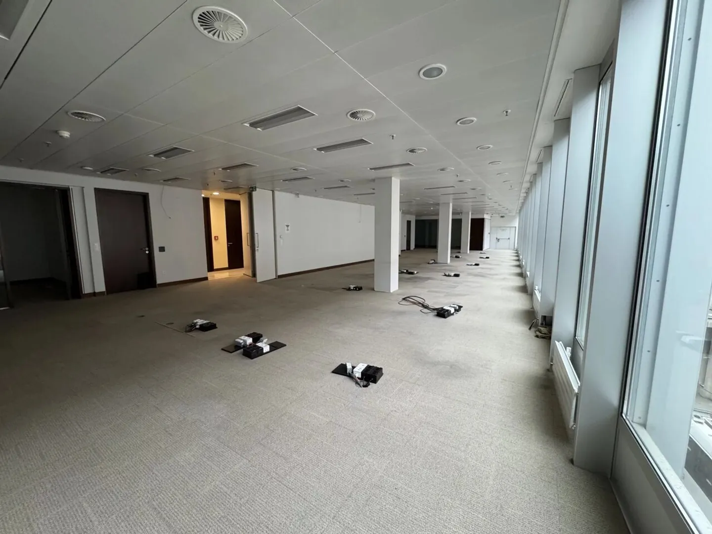 Offices Rue du Rhône - Photo 2 of 7