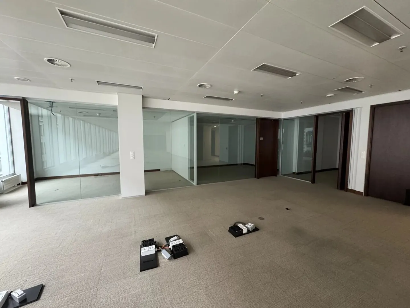 Offices Rue du Rhône - Photo 3 of 7