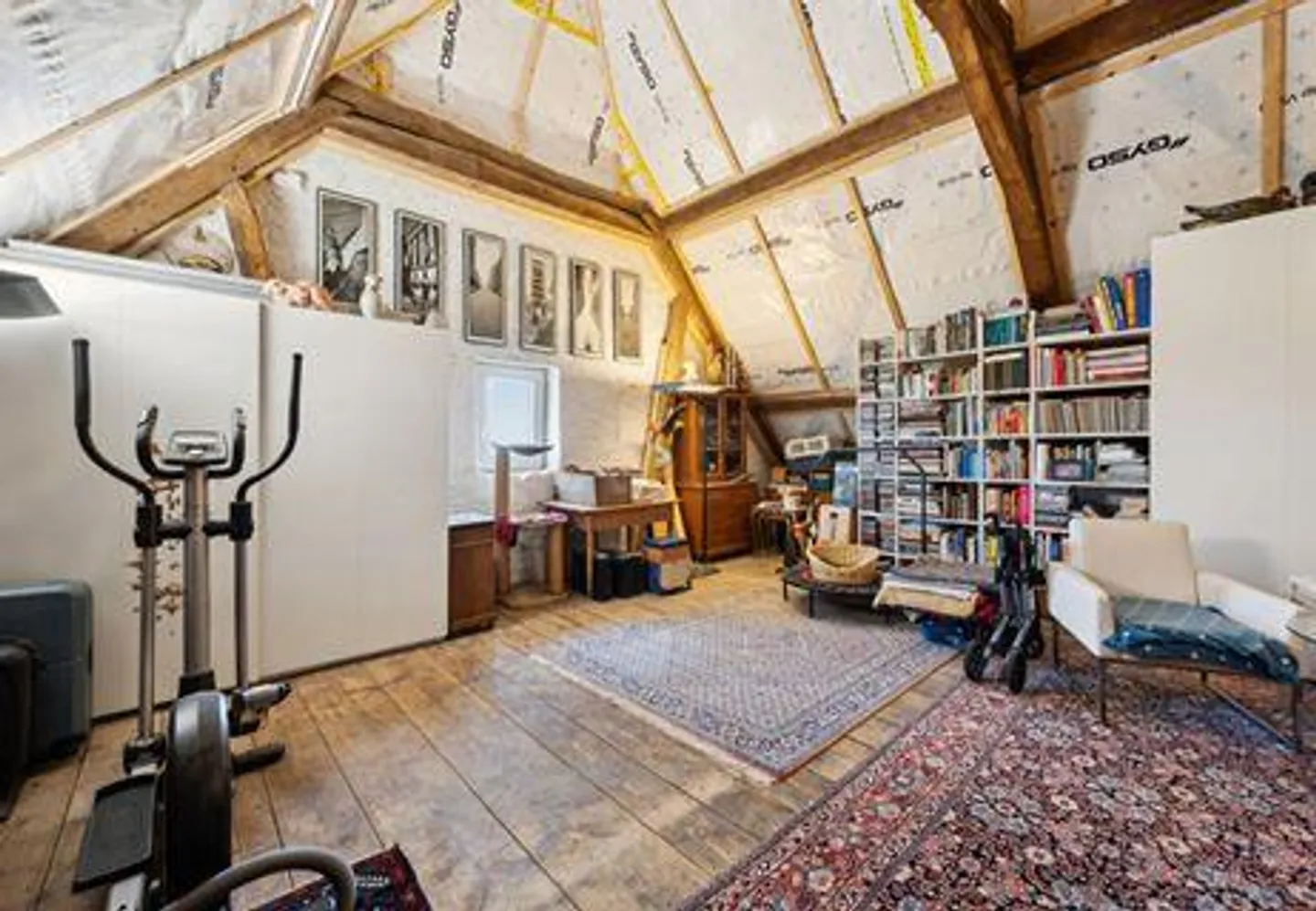 Renovated farmhouse with horse boxes, sand area and pasture - Photo 11 of 15