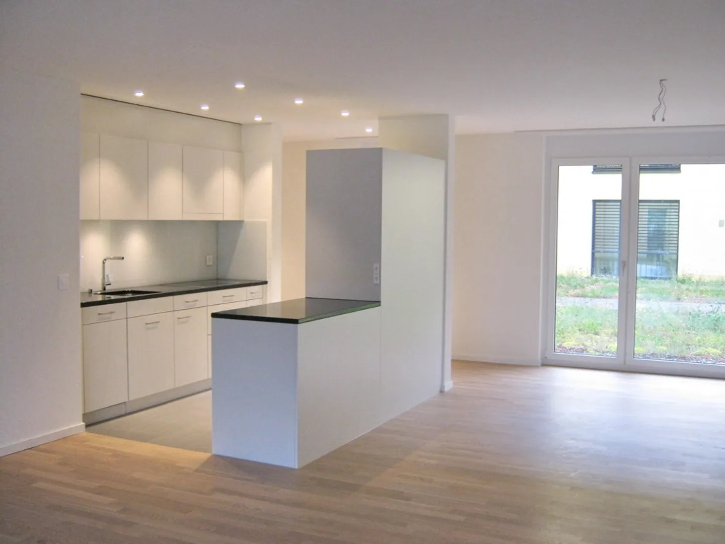 Appartement 2.5 pièces lumineux 1er étage - 1.10 - Photo 2 sur 18