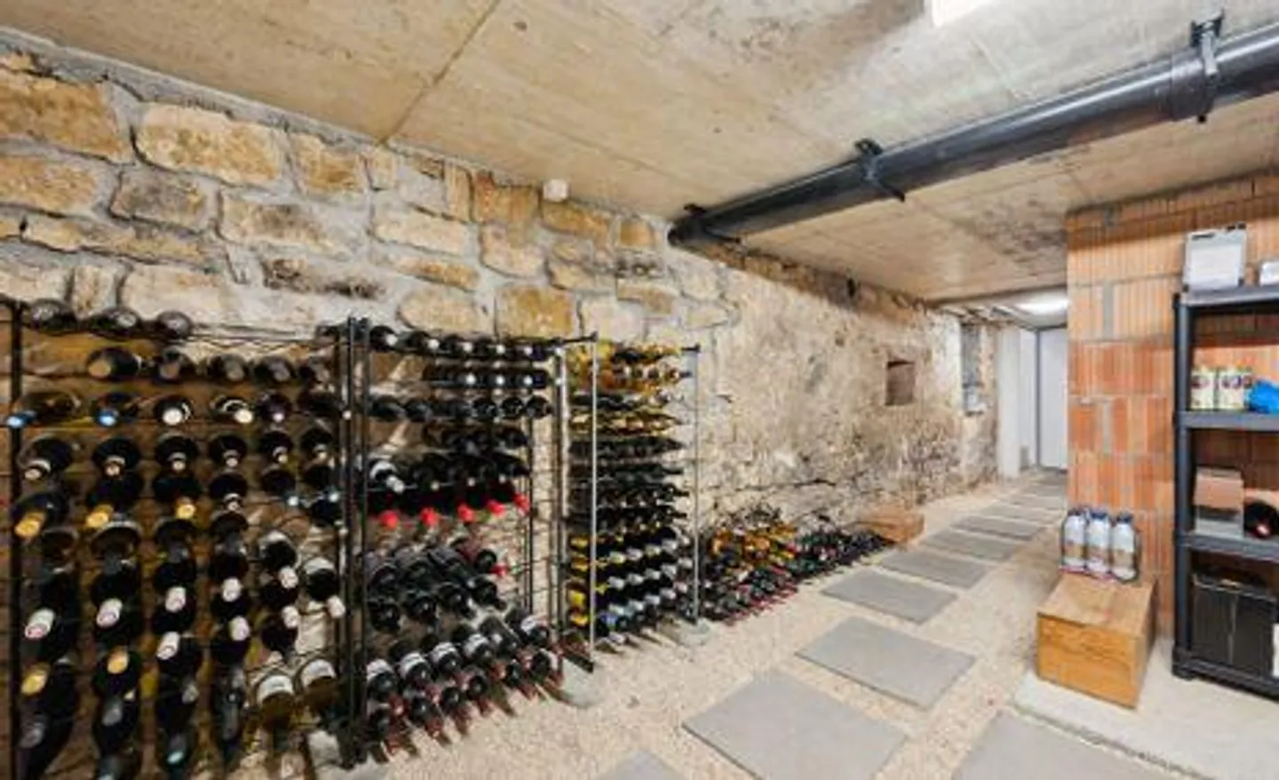 Renovated farmhouse with horse boxes, sand area and pasture - Photo 12 of 15