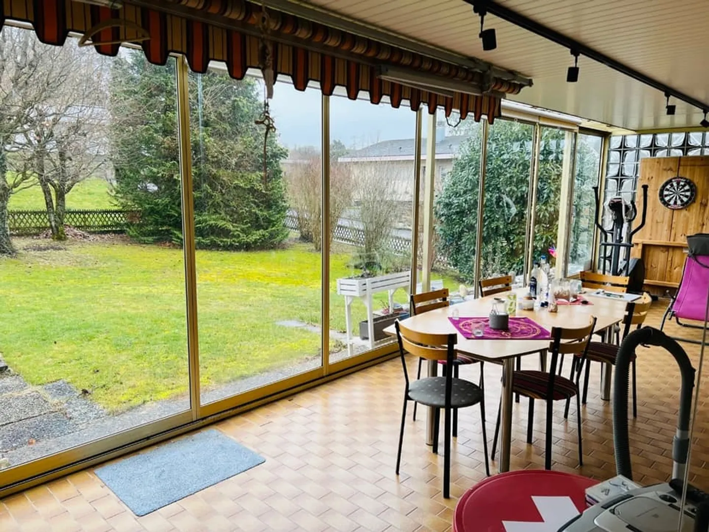 15 MINUTES FROM FRIBOURG! Magnificent individual villa with 6.5 rooms in Montagny - Photo 4 of 9