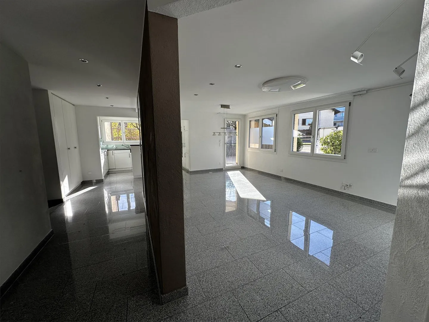 Beautiful sunny 3.5 room garden apartment - Photo 10 of 26