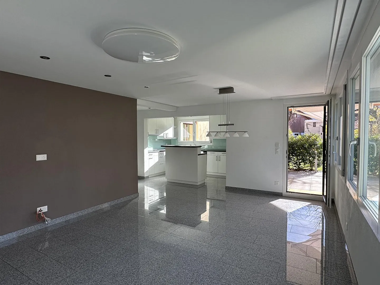 Beautiful sunny 3.5 room garden apartment - Photo 12 of 26