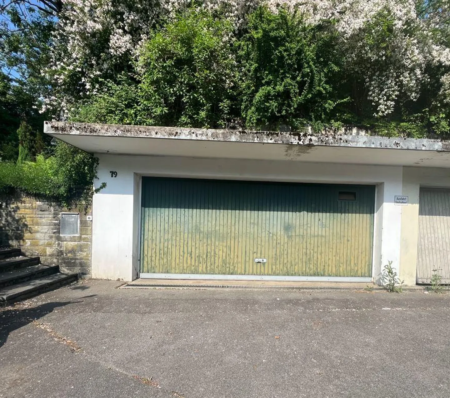 Geräumige Garage mit Strom - Foto 1 von 4