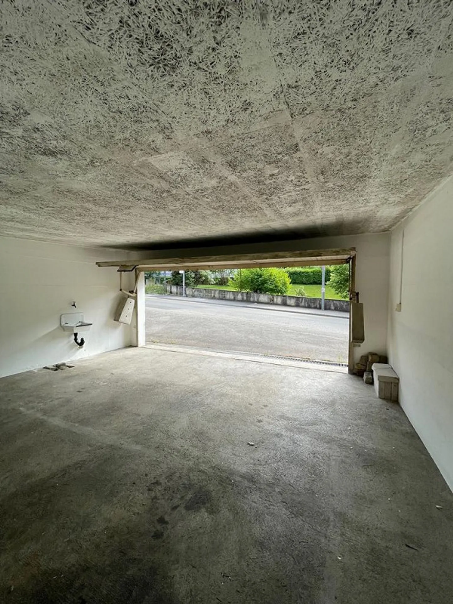 Geräumige Garage mit Strom - Foto 4 von 4