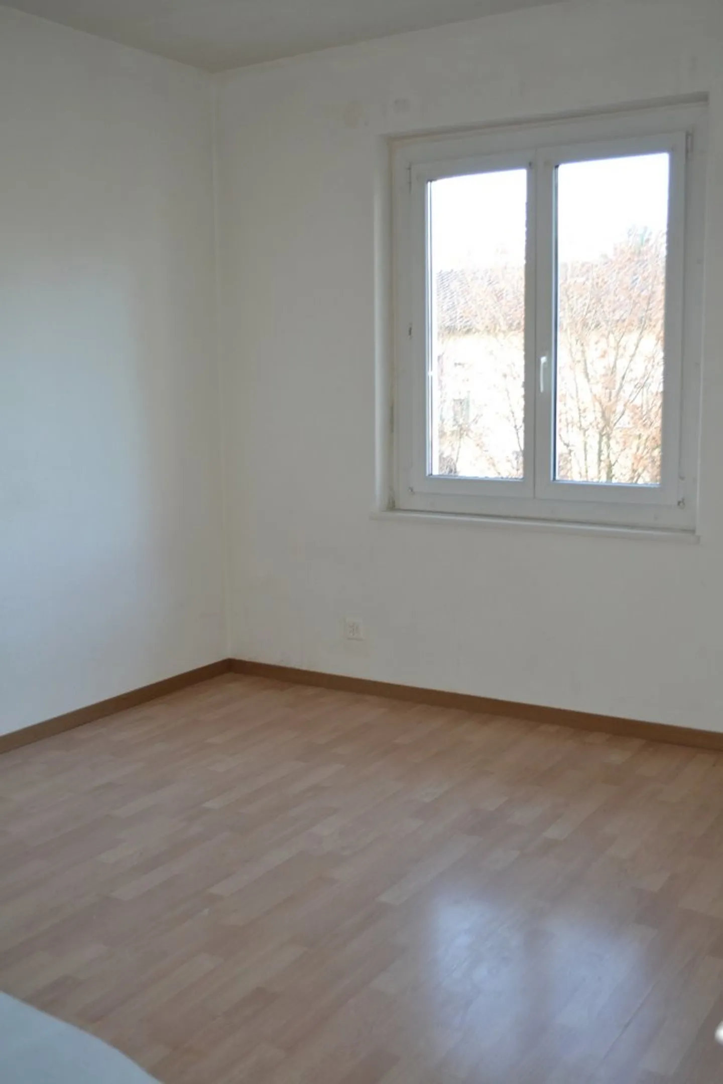 Appartement lumineux et beau à Zürich-Schwamendingen, limité jusqu'au 30.09.27 - Photo 4 sur 4