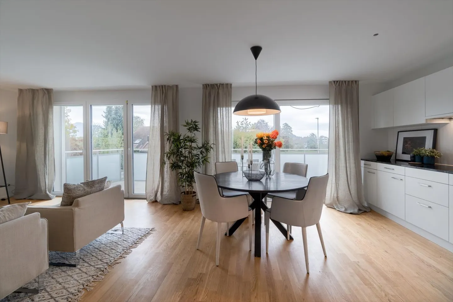 Demanding living in a desirable and green location! - Photo 2 of 12