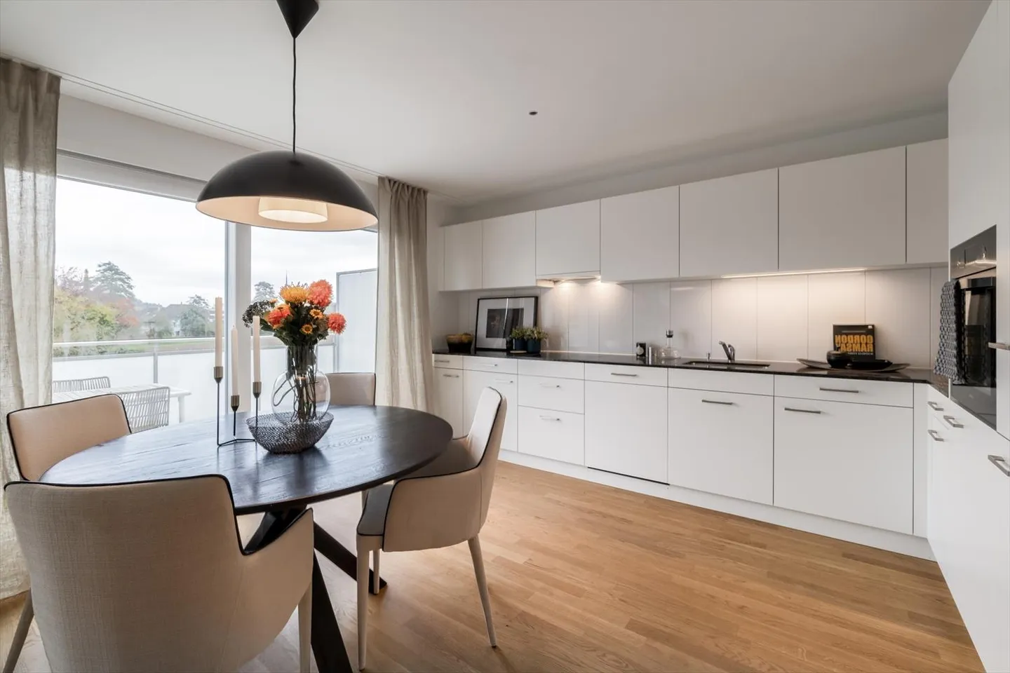 Demanding living in a desirable and green location! - Photo 3 of 12