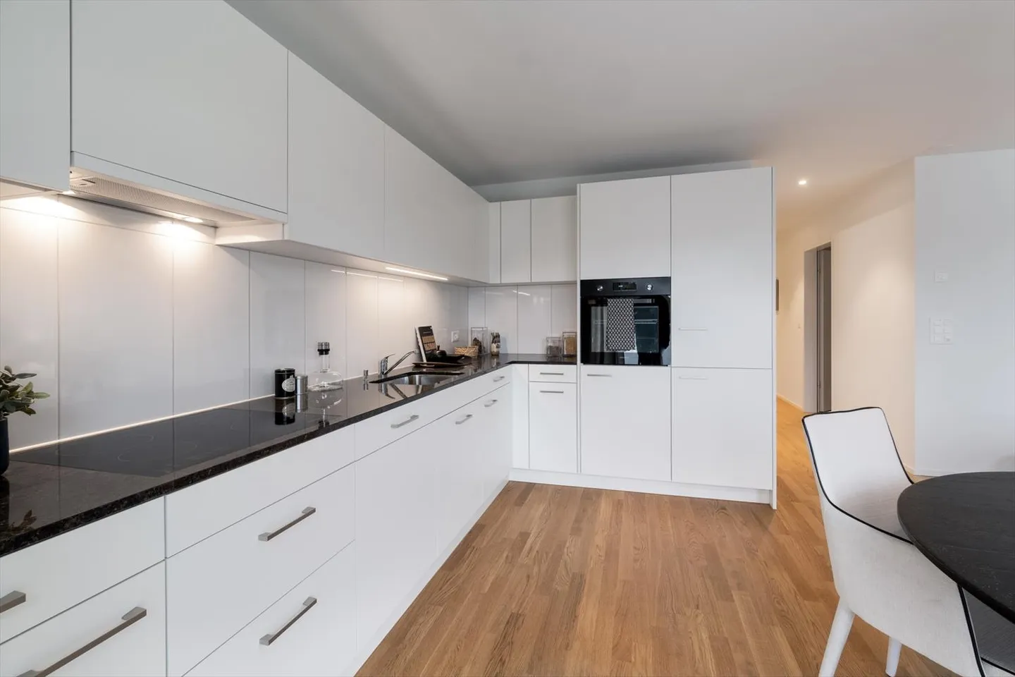 Demanding living in a desirable and green location! - Photo 4 of 12