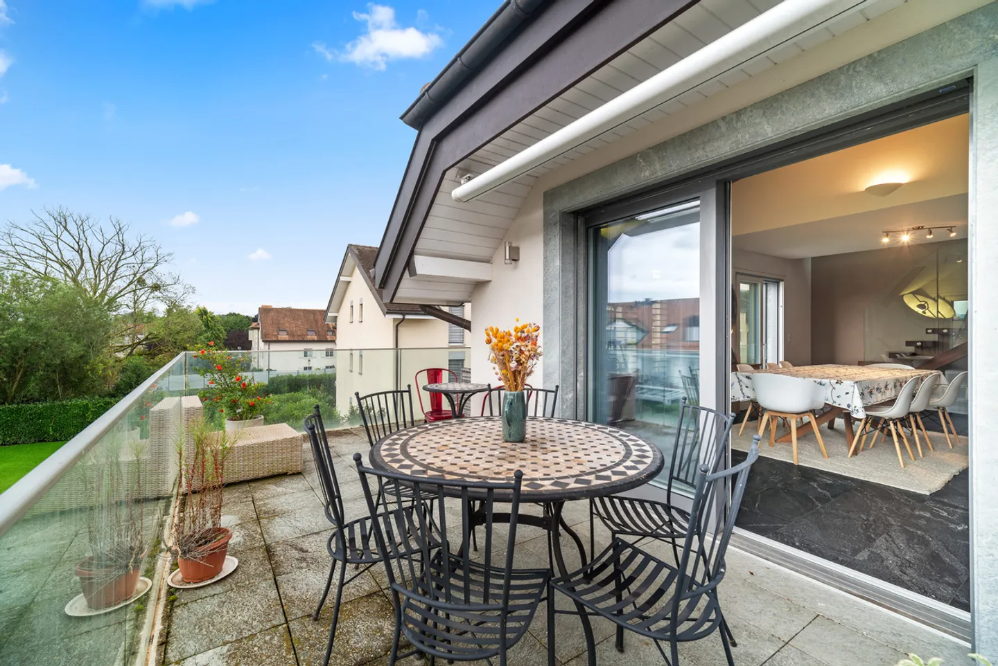 Spacious duplex in a modern residence in the center of Founex - Photo 4 of 13