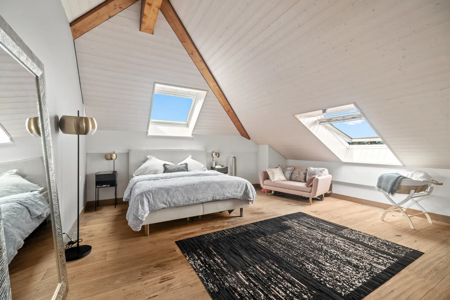 Spacious duplex in a modern residence in the center of Founex - Photo 5 of 13