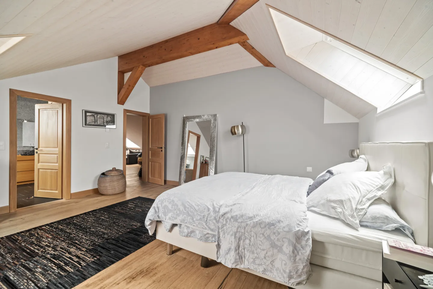 Spacious duplex in a modern residence in the center of Founex - Photo 6 of 13