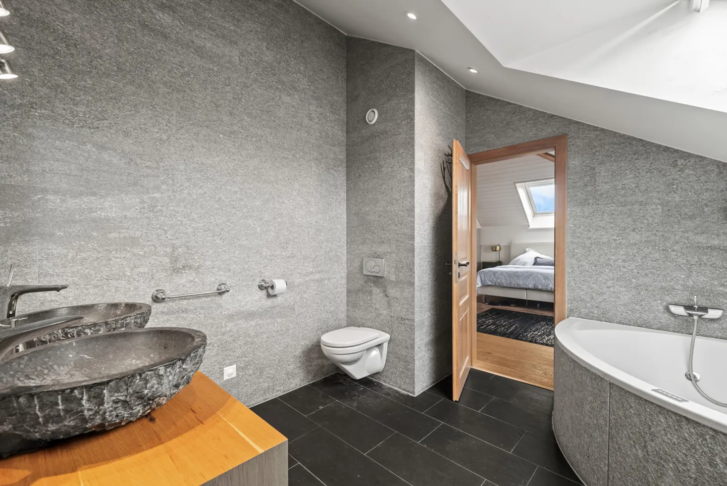 Spacious duplex in a modern residence in the center of Founex - Photo 7 of 13