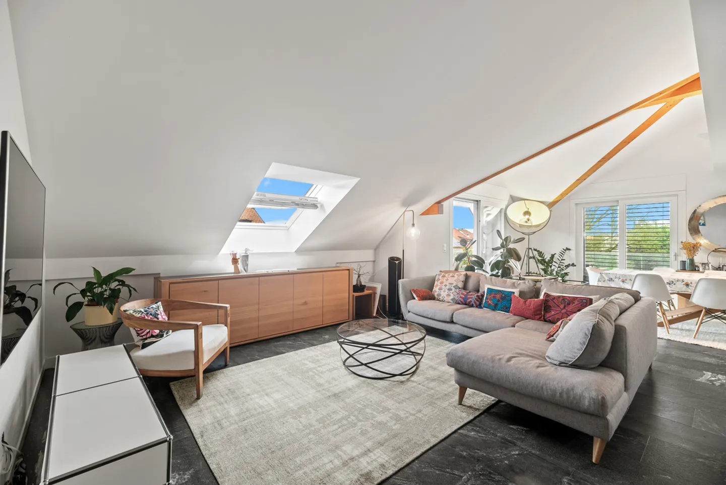 Spacious duplex in a modern residence in the center of Founex - Photo 3 of 13