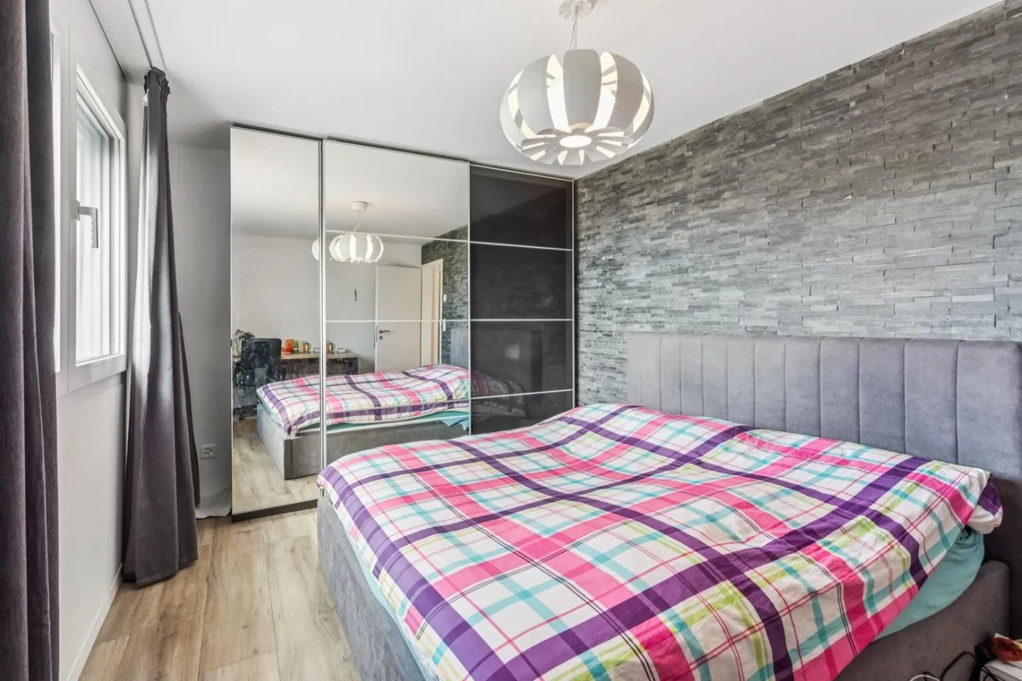 EXCLUSIVITY! Beautiful 4.5-room apartment in the heart of the village - Photo 8 of 10