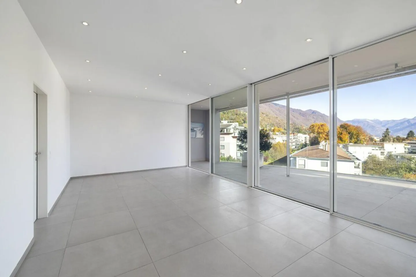 MINUSIO - Elegant Penthouse with Partial Lake View - Photo 6 of 30