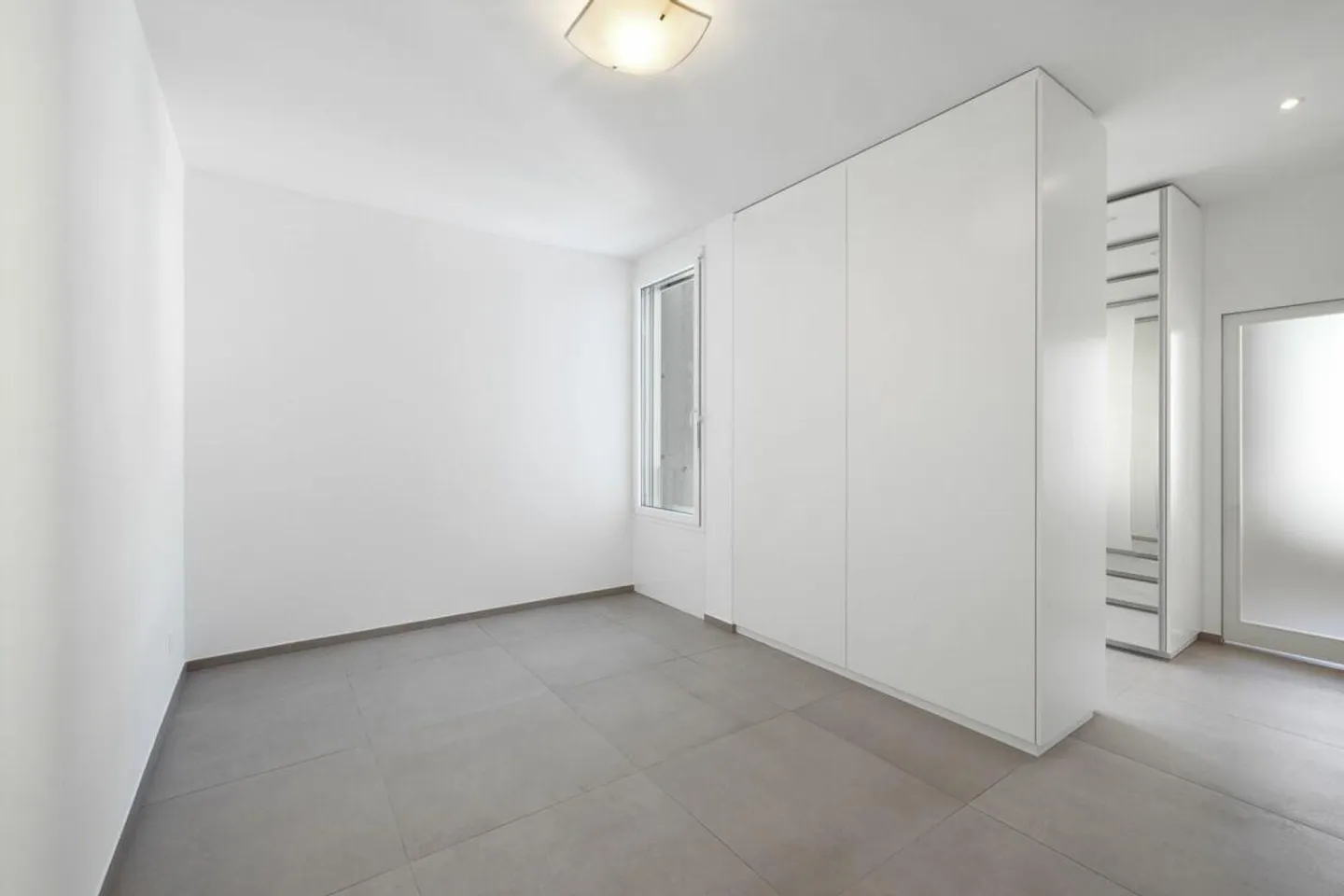 MINUSIO - Elegant Penthouse with Partial Lake View - Photo 19 of 30