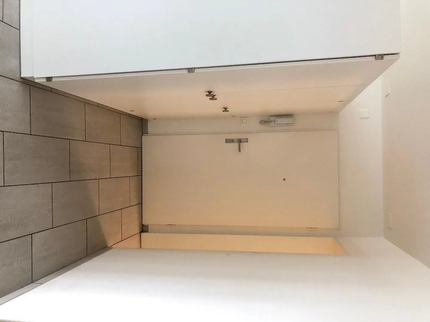 Piano terra / ricomincia in autunno - Foto 3 di 10