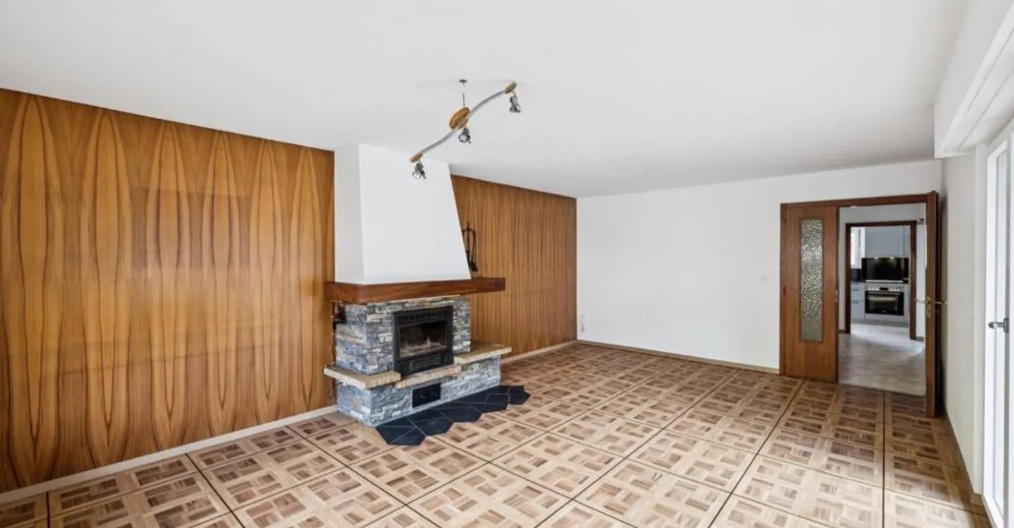 Large detached house with large converted mezzanine - Photo 2 of 13