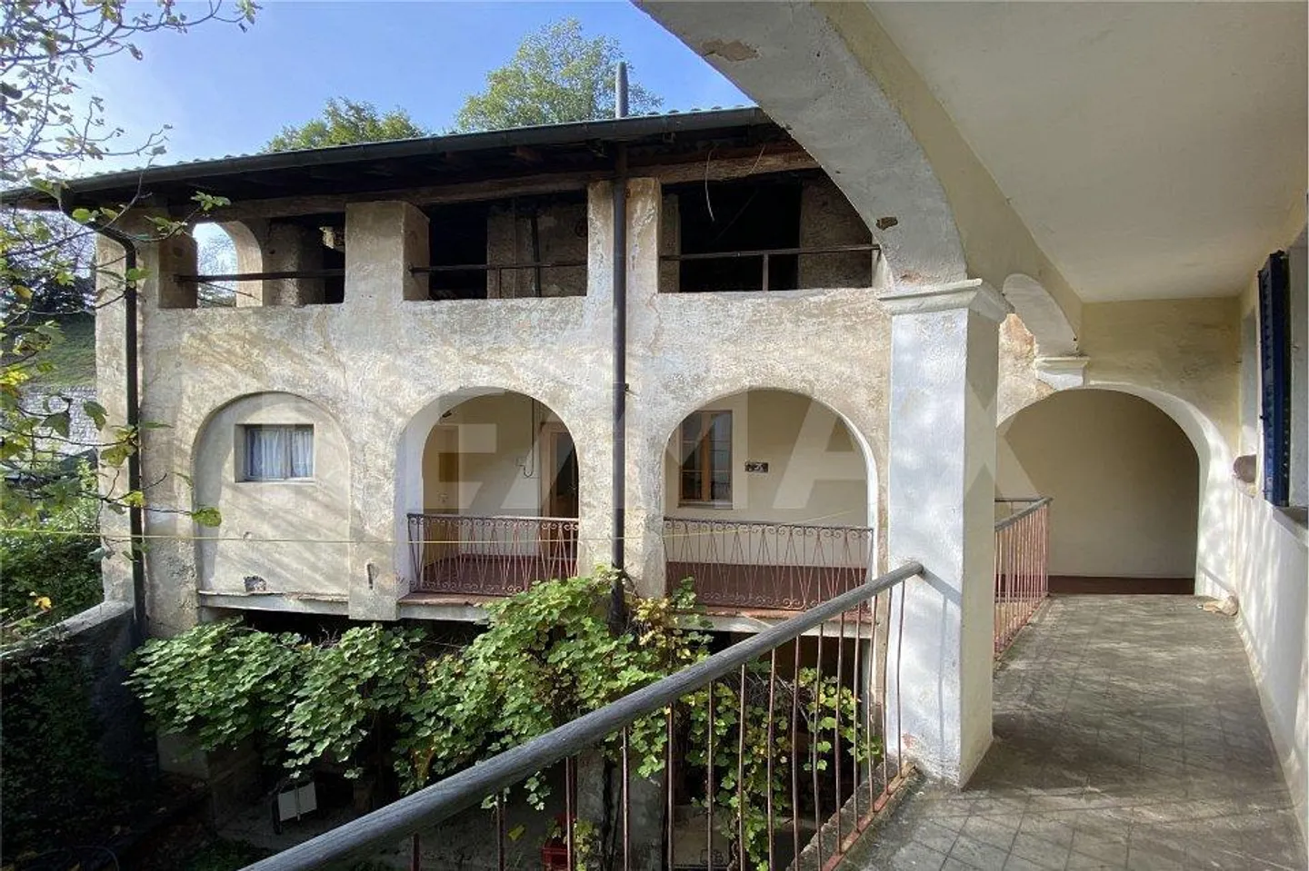 Historisches Landhaus in Carabbia - Foto 1 von 13