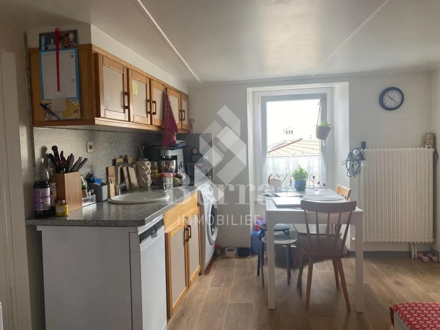 Bâtiment partagé avec café-bar et appartements - au cœur du vieux village de Saxon - Photo 3 sur 11