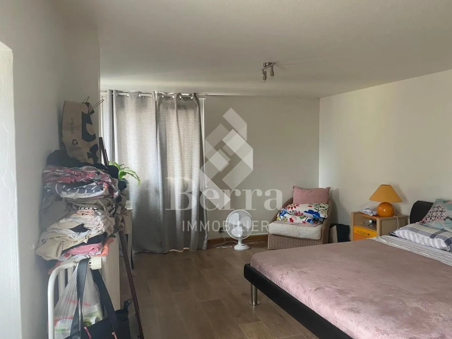 Bâtiment partagé avec café-bar et appartements - au cœur du vieux village de Saxon - Photo 4 sur 11