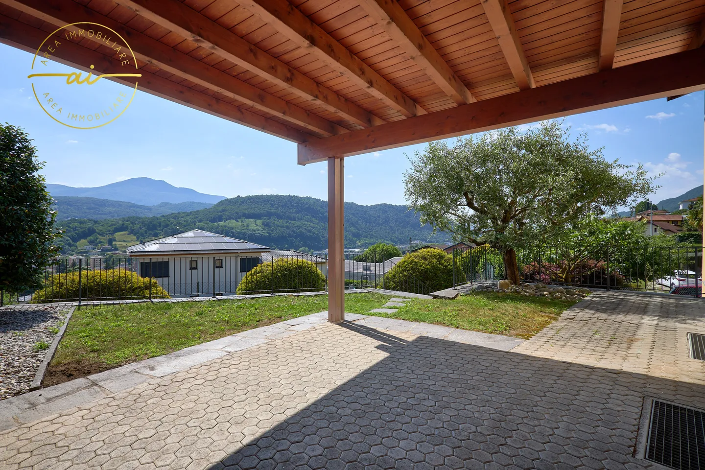 VILLA MIT GETRENNTEM STUDIO UND WUNDERSCHÖNEM GARTEN - Foto 3 von 13
