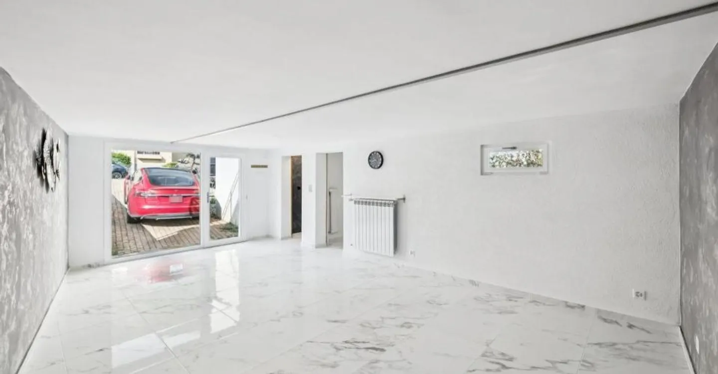Large detached house with large converted mezzanine - Photo 10 of 13