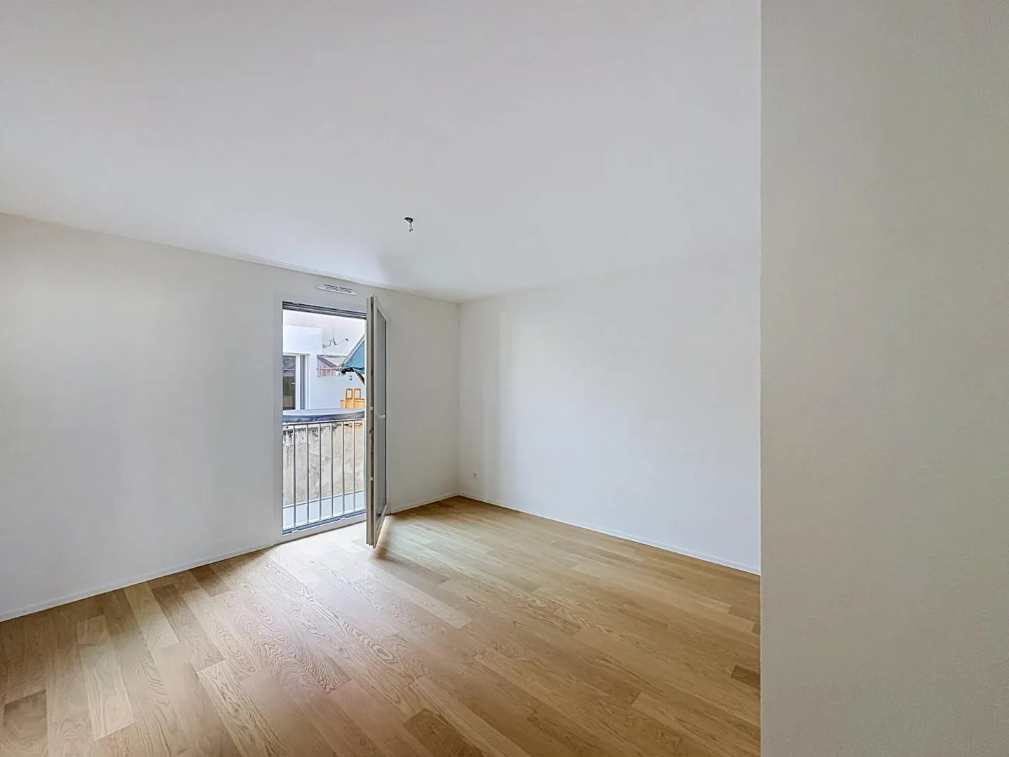 Bell'appartamento nuovo di 3,5 locali nel bel villaggio di Mathod - Foto 4 di 8