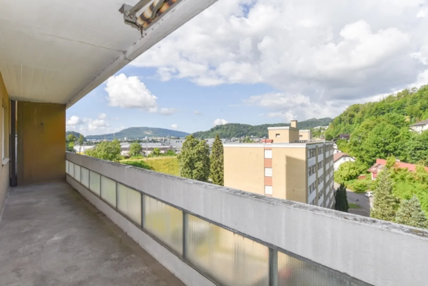 Affordable apartment with spacious balcony - Photo 11 of 16