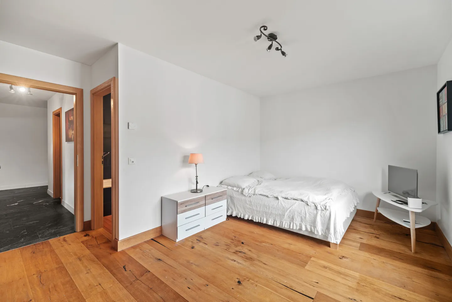 Spacious duplex in a modern residence in the center of Founex - Photo 11 of 13