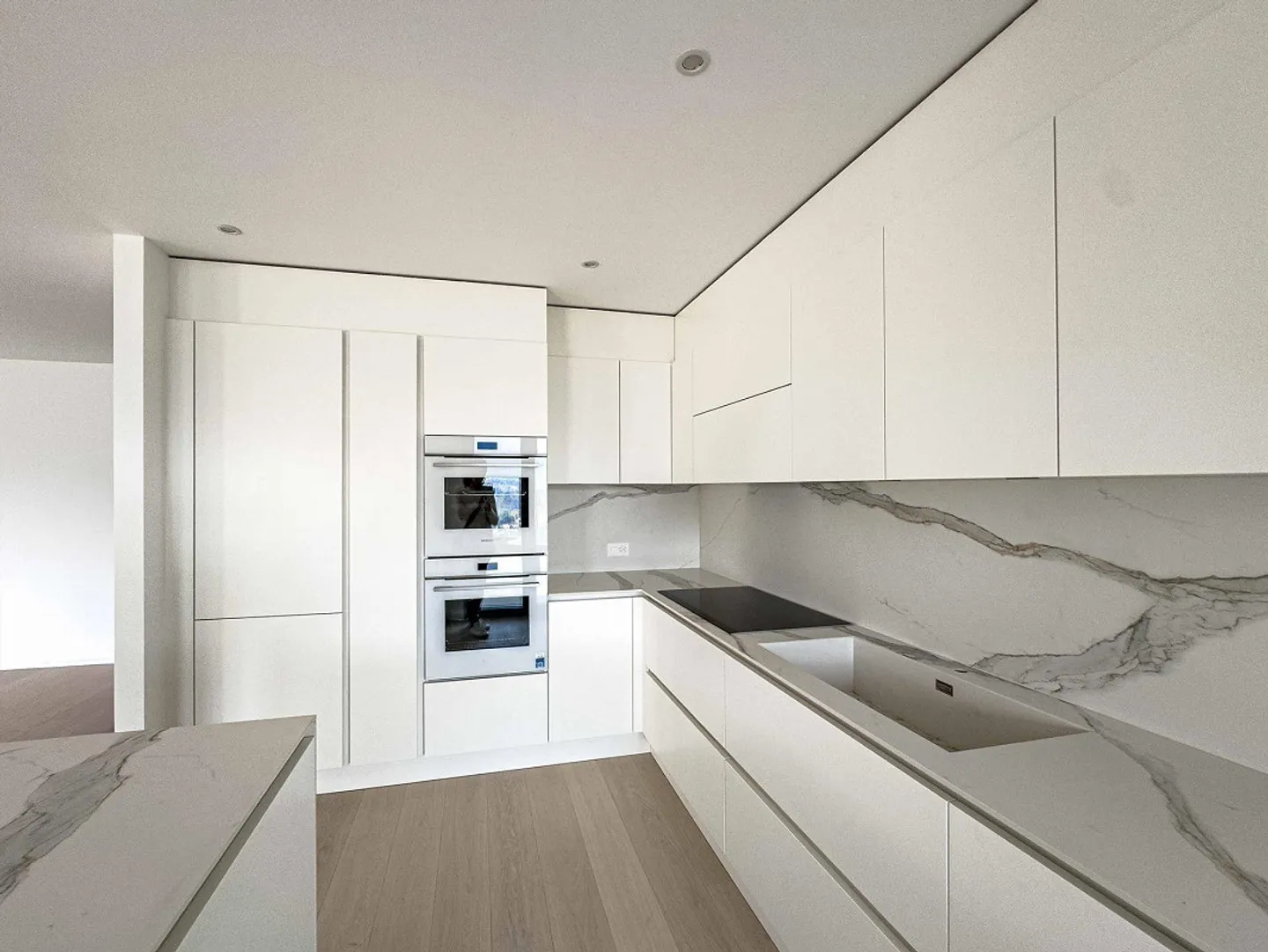 Nuovo ed esclusivo 4.5 locali con giardino e vista lago a Mont - Foto 3 di 10