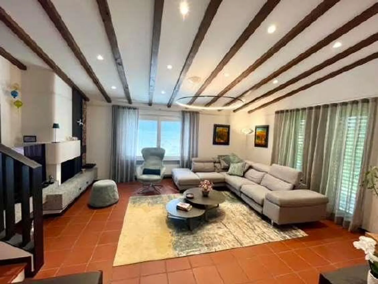 Elegante Villa mit privatem Garten im Herzen von Collina d'Oro - Foto 3 von 13