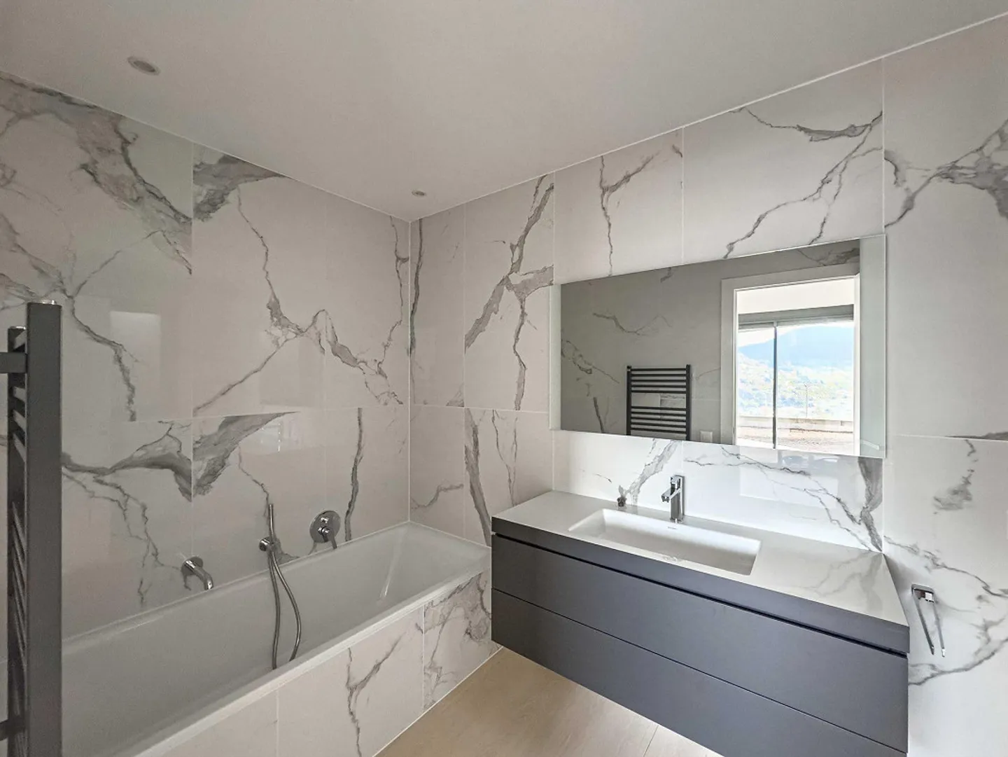 Nuovo ed esclusivo 4.5 locali con giardino e vista lago a Mont - Foto 6 di 10