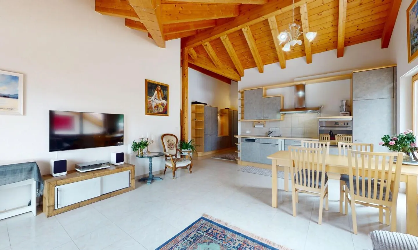 Penthouse with View & Comfort - Photo 4 of 11