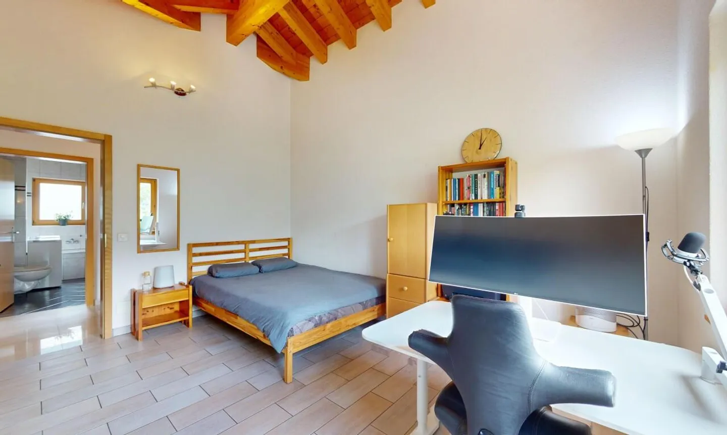 Penthouse with View & Comfort - Photo 7 of 11