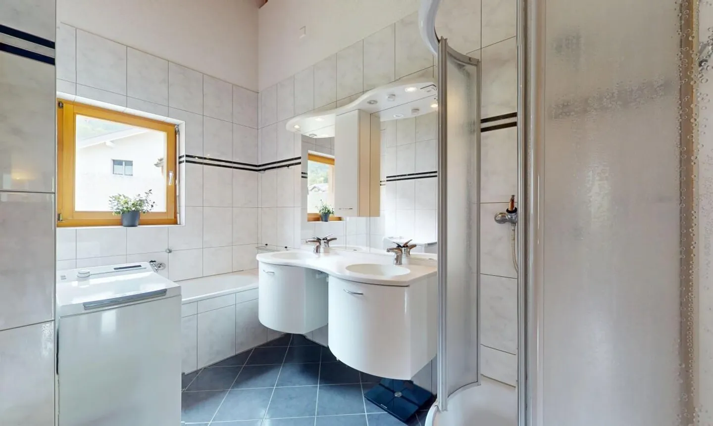 Penthouse with View & Comfort - Photo 10 of 11