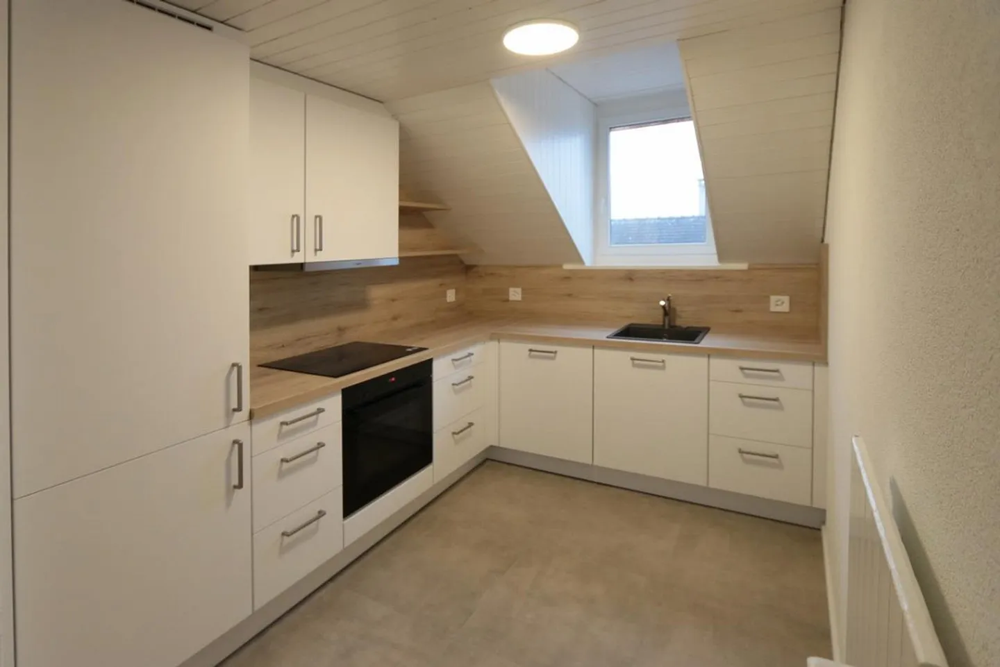 Erstvermietung nach Totalsanierung 3.5 Zi. Dachwohnung - Foto 1 von 6