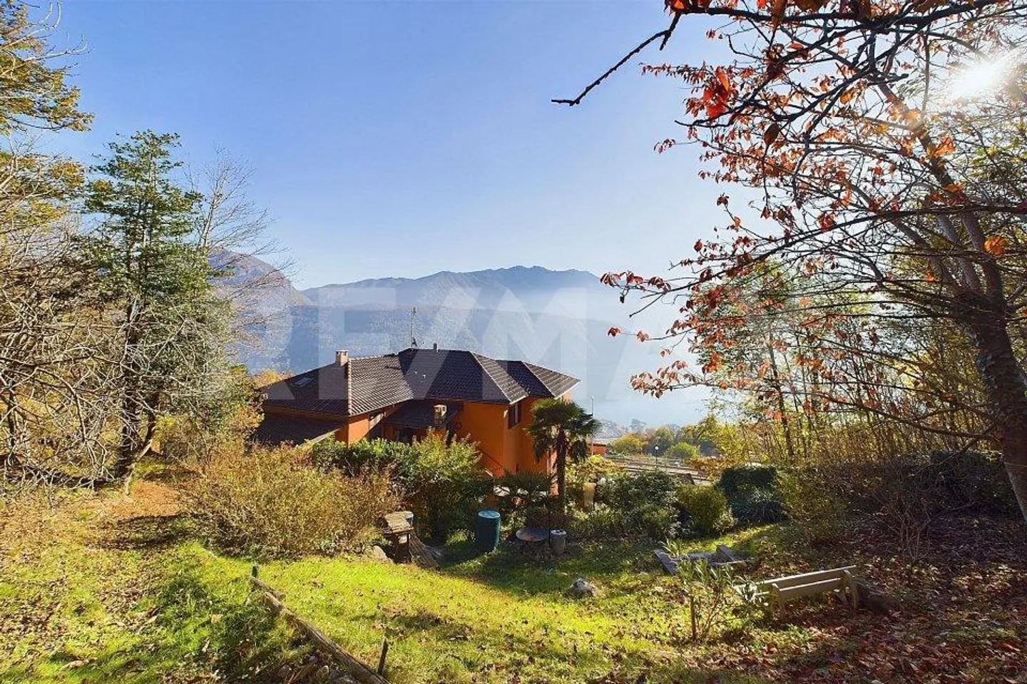 Trois appartements au dernier étage avec vue sur le lac et jardin - Photo 4 sur 13