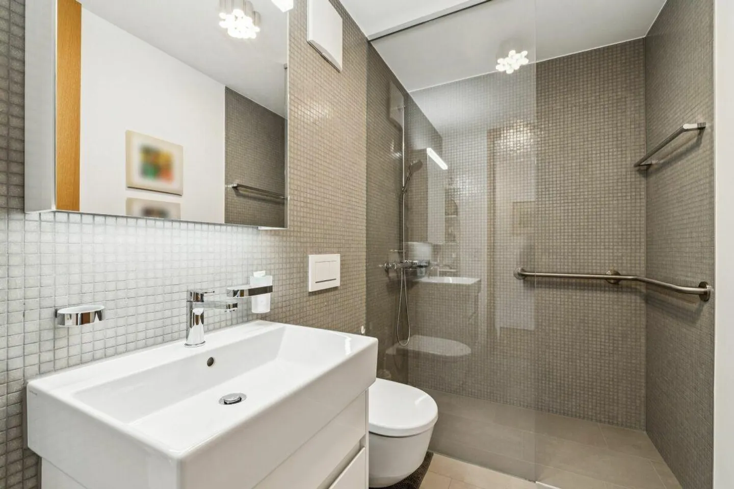 Appartement 4 1/2 pièces presque neuf avec place de parking au centre d'Aesch - Photo 3 sur 8