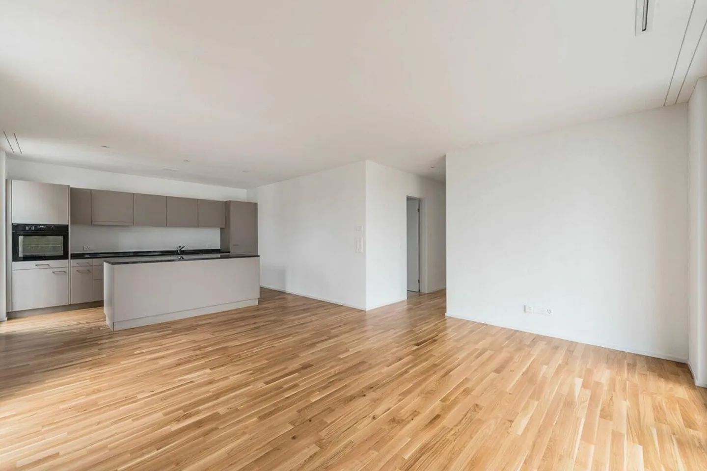 Modern 3½ Room Ground Floor Apartment Seeks New Tenants - Photo 2 of 11