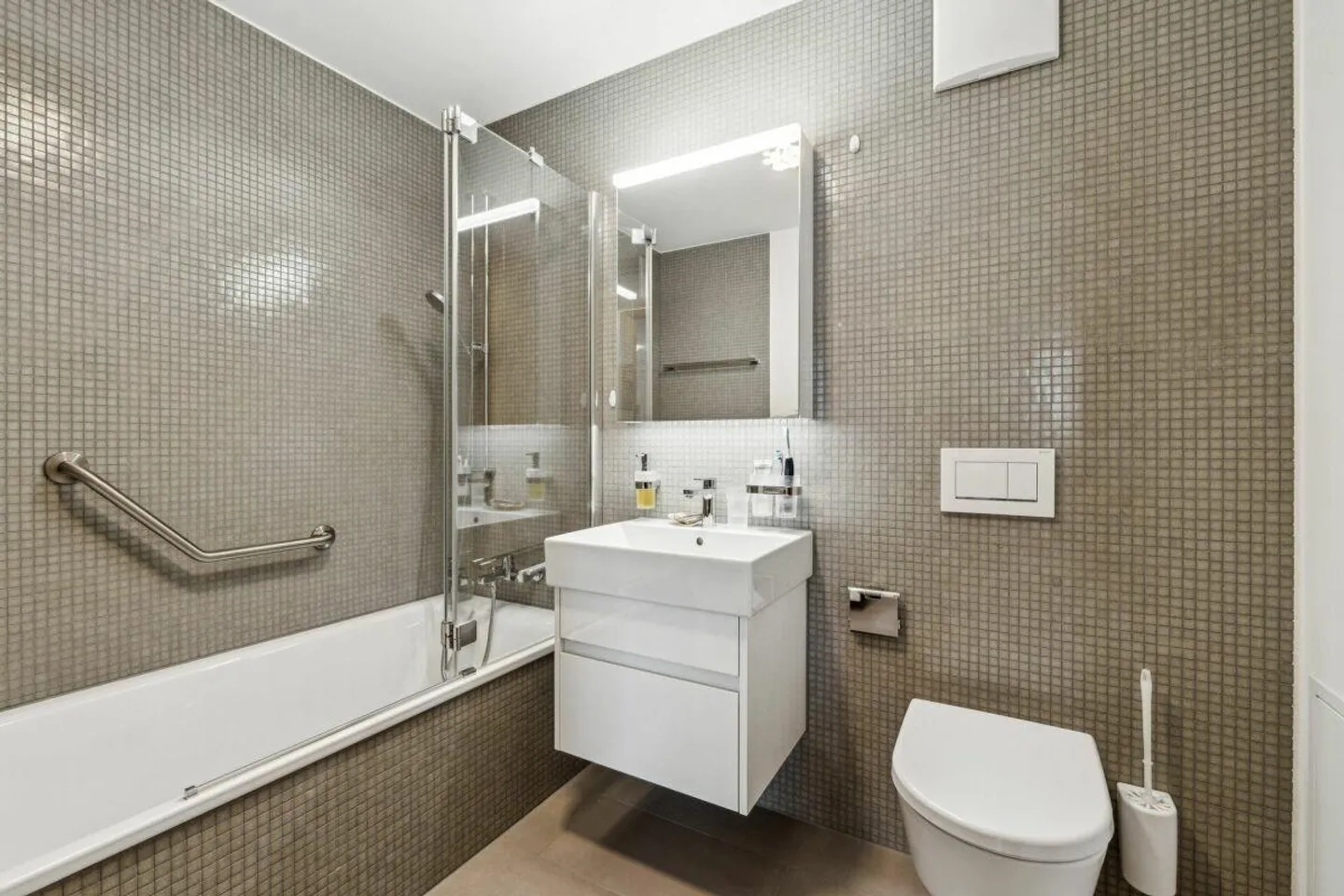 Appartement 4 1/2 pièces presque neuf avec place de parking au centre d'Aesch - Photo 8 sur 8