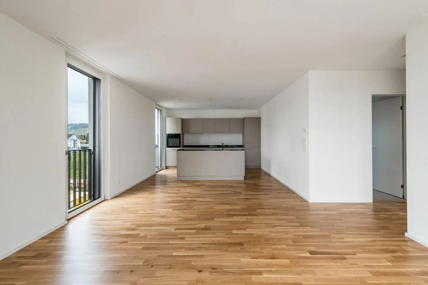 Modern 3½ Room Ground Floor Apartment Seeks New Tenants - Photo 3 of 11